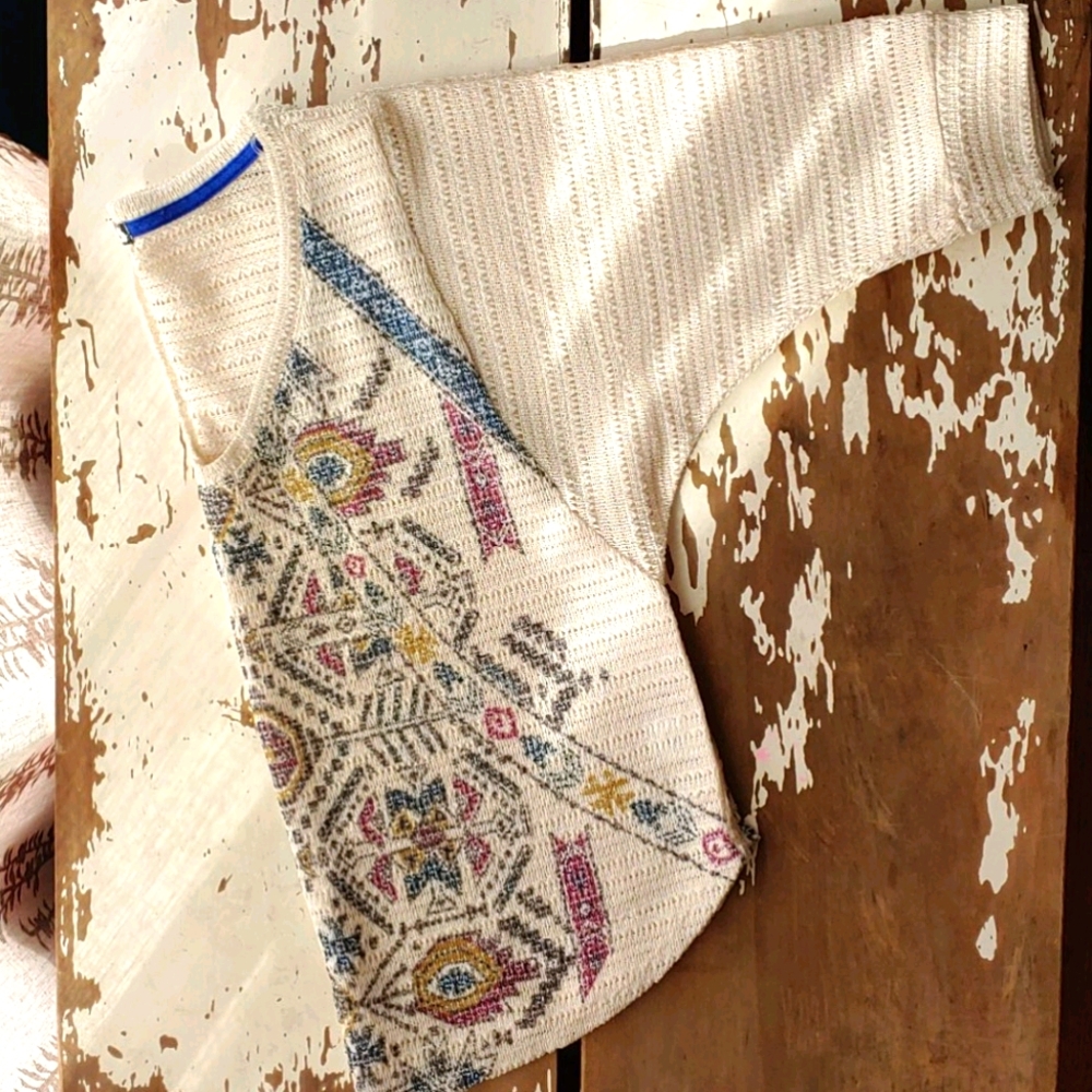 Eyeshadow Worship The Sun Batwing Crochet V-Neck - Picture 8 of 16